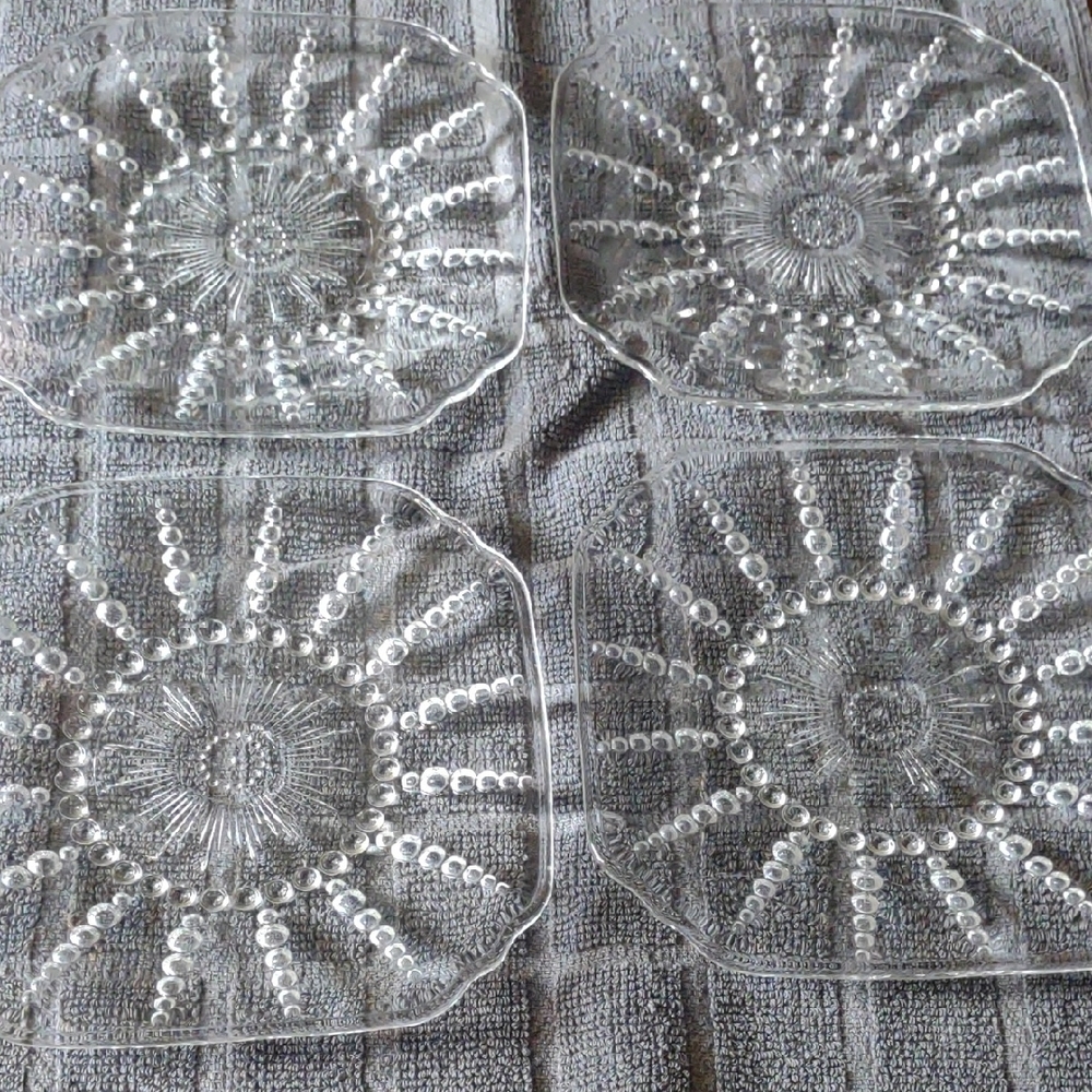Elegant Clear Glass Plates Set